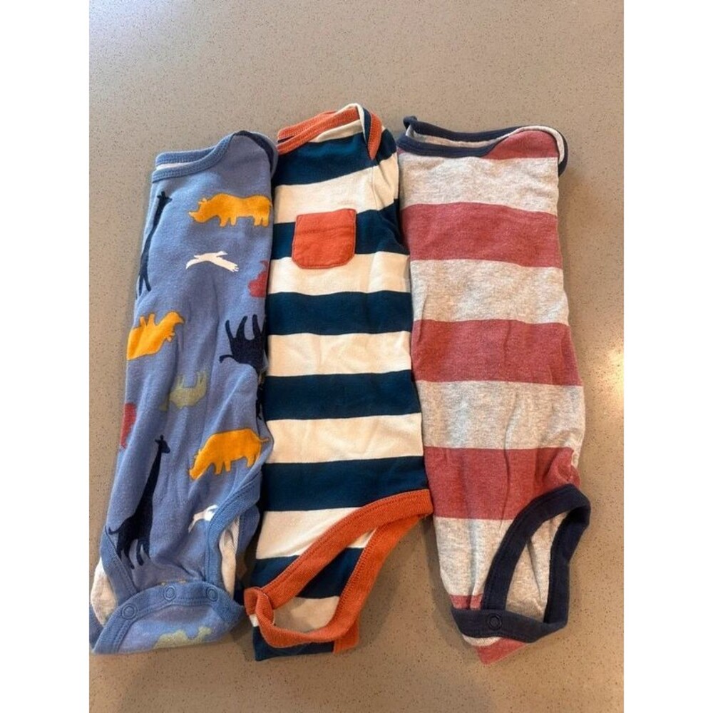Bundle of 3 long-sleeve onesies Carter's & Cat & Jack Size 12 M